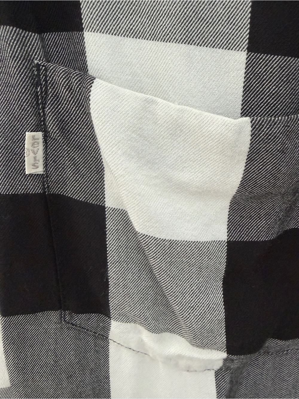 Levi's Women’s Boyfriend Black and White Buffalo Plaid Button-Down Shirt, Large - Picture 3 of 8